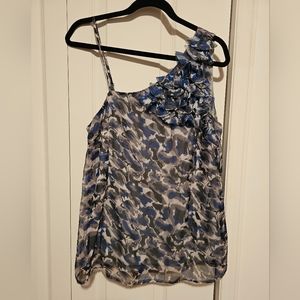 Beautiful ruffle detail sleeveless top